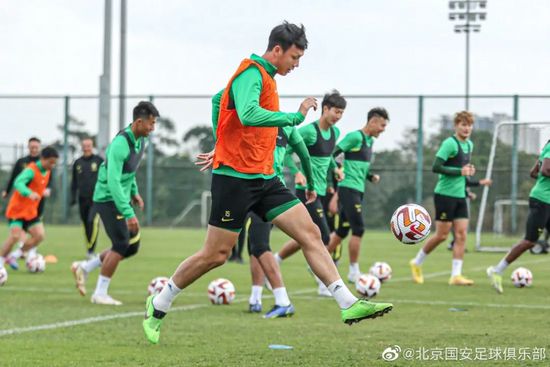 阿尔瓦雷斯从小就是皇马球迷，他也曾在少年时期试训过皇马。